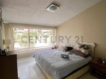 VENDO O CAMBIO PENTHOUSE DÚPLEX 212 m2, BODEGA Y PARQUEADEROS, GONZÁLEZ SUÁREZ