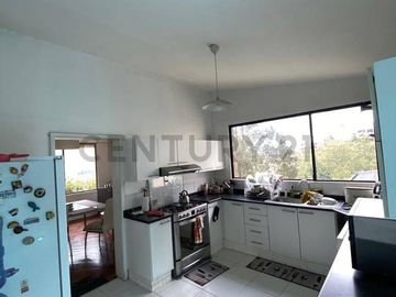 VENDO O CAMBIO PENTHOUSE DÚPLEX 212 m2, BODEGA Y PARQUEADEROS, GONZÁLEZ SUÁREZ