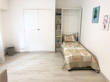 Departamento de 1 ambiente al contrafrente muy luminoso. Reciclado totalmente. Se entraga equipado. Zona Plaza Colon.