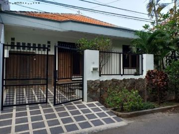 Rumah Jemursari Bisa untuk kantor, Strategis Semi Furnished