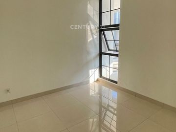 Disewakan Rumah Baru Siap Huni Maison De Wisteria Metland Menteng