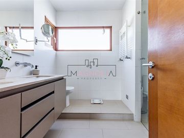 Casa en Venta en Frente colegio Craighouse.