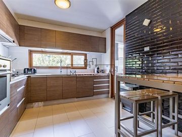 Casa en Venta en Frente colegio Craighouse.