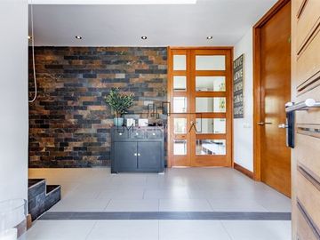 Casa en Venta en Frente colegio Craighouse.
