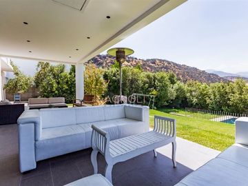 Casa en Venta en Frente colegio Craighouse.
