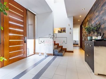 Casa en Venta en Frente colegio Craighouse.