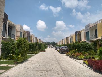 Casa  nueva en Venta en condominio, En Lomas de Jiutepec.