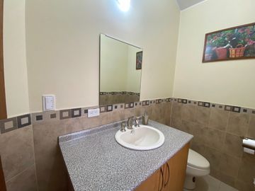 CASA DE VENTA, URB. EL CONDADO