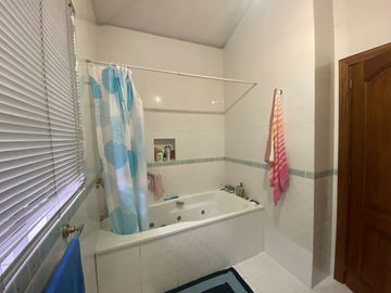CASA DE VENTA, URB. EL CONDADO