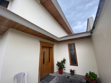 CASA DE VENTA, URB. EL CONDADO