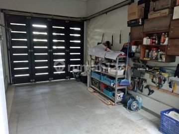 Rumah 2 Lantai Hoek Semi Furnish di Puspita Loka BSD