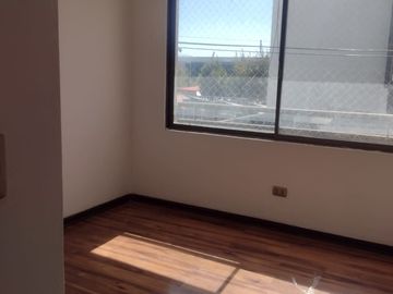 AMPLIO Y BELLO DEPTO EN ARRIENDO