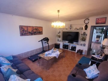 HERMOSA CASA CENTRAL EN VENTA,