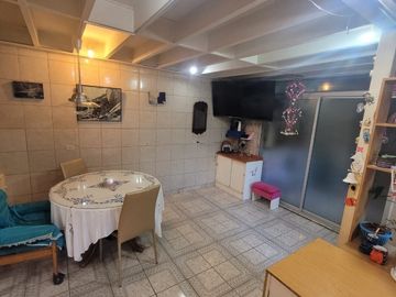 HERMOSA CASA CENTRAL EN VENTA,