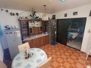 HERMOSA CASA CENTRAL EN VENTA,