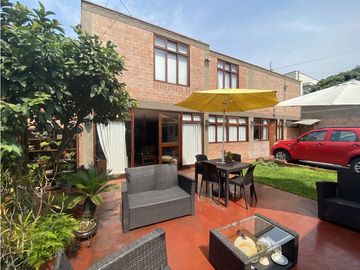 Condominio de 3 Casas  1010 m2 en residencial Monterrico La Molina