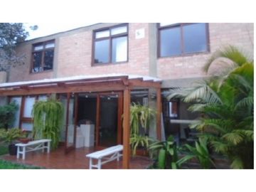 Condominio de 3 Casas  1010 m2 en residencial Monterrico La Molina