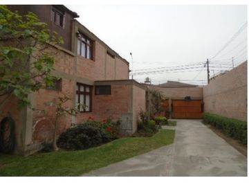 Condominio de 3 Casas  1010 m2 en residencial Monterrico La Molina