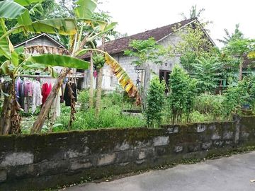Tanah pekarangan cukup luas dekat kampus UII