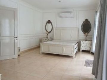 DIJUAL RUMAH MEWAH DENGAN KOLAM RENANG CLUSTER PREMIUM DI THE GREEN BSD