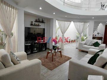 Se Vende Hermosa Casa En Ingenieria Ii Cerca A La Upao