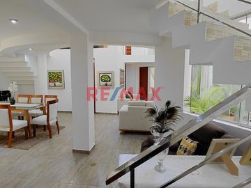 Se Vende Hermosa Casa En Ingenieria Ii Cerca A La Upao