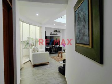 Se Vende Hermosa Casa En Ingenieria Ii Cerca A La Upao