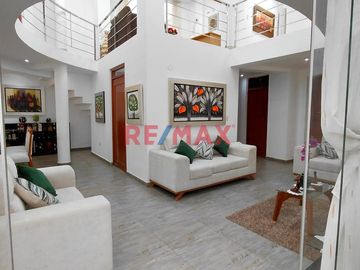 Se Vende Hermosa Casa En Ingenieria Ii Cerca A La Upao