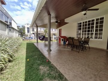 SE VENDE HERMOSA CASA REMODELADA EN ARRAIJAN