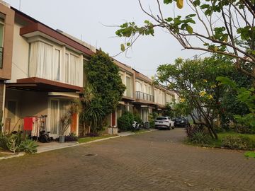 Rumah Mewah Dalam Cluster Dekat Tol di Jakarta Timur