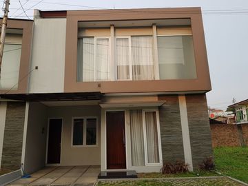 Rumah Mewah Dalam Cluster Dekat Tol di Jakarta Timur