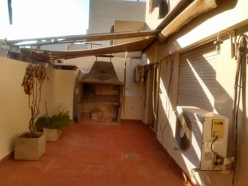 Semipiso en Venta en Flores 3 ambientes 65 m2 + 2 patios en 1er piso por ascensor, al contrafrente, con cochera cubierta - Argerich 900