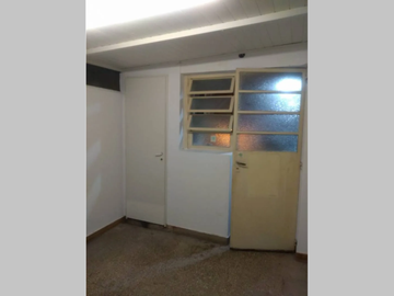 Semipiso en Venta en Flores 3 ambientes 65 m2 + 2 patios en 1er piso por ascensor, al contrafrente, con cochera cubierta - Argerich 900