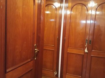CASA 5 AMB. c/2 coch. Excelente e impecable S/lote propio en Lanusita. USO COMERCIAL O VIVIENDA.