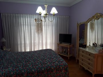 CASA 5 AMB. c/2 coch. Excelente e impecable S/lote propio en Lanusita. USO COMERCIAL O VIVIENDA.