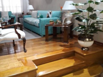 CASA 5 AMB. c/2 coch. Excelente e impecable S/lote propio en Lanusita. USO COMERCIAL O VIVIENDA.