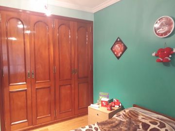 CASA 5 AMB. c/2 coch. Excelente e impecable S/lote propio en Lanusita. USO COMERCIAL O VIVIENDA.