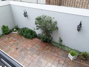 CASA 5 AMB. c/2 coch. Excelente e impecable S/lote propio en Lanusita. USO COMERCIAL O VIVIENDA.