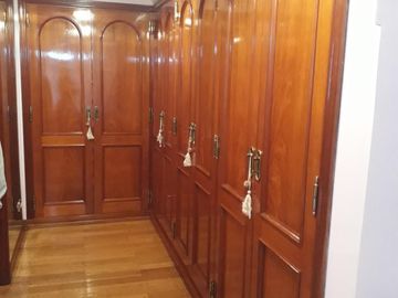 CASA 5 AMB. c/2 coch. Excelente e impecable S/lote propio en Lanusita. USO COMERCIAL O VIVIENDA.