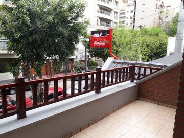 CASA 5 AMB. c/2 coch. Excelente e impecable S/lote propio en Lanusita. USO COMERCIAL O VIVIENDA.