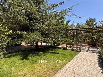 Casa en venta de 4 dorm. en Lo Barnechea