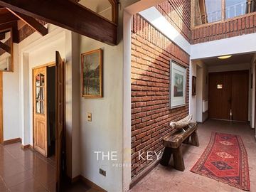 Casa en venta de 4 dorm. en Lo Barnechea
