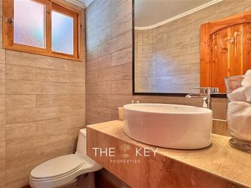 Casa en venta de 4 dorm. en Lo Barnechea
