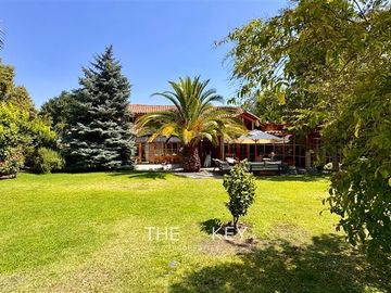Casa en venta de 4 dorm. en Lo Barnechea