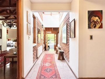 Casa en venta de 4 dorm. en Lo Barnechea
