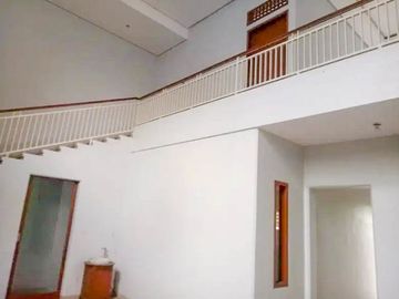Rumah 2 Lantai Luas 300 di Puncak Dieng kota Malang