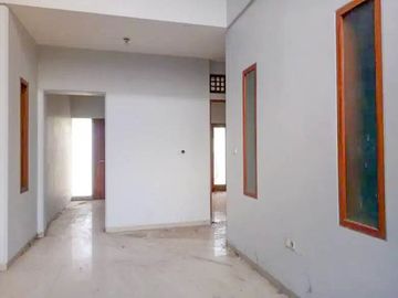 Rumah 2 Lantai Luas 300 di Puncak Dieng kota Malang