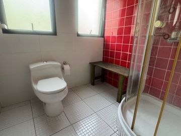 Casa en venta de 5 dorm. en Las Condes