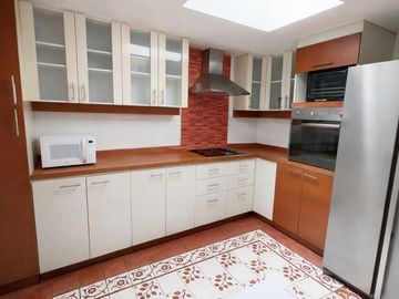 Casa en venta de 5 dorm. en Las Condes