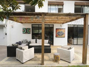 Casa en venta de 5 dorm. en Las Condes